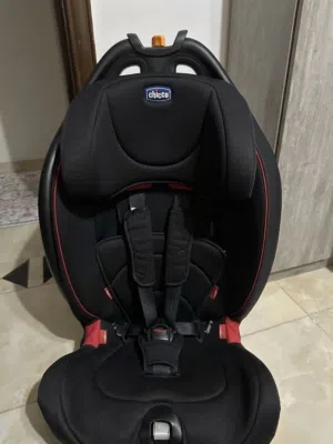 مقعد كارسيت car seat اطفال لعمر 6 سنوات شيكو الاصلي بحالة ممتاز
