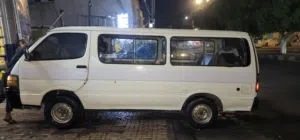باص مكينه هيلوكس خليجي مخزن كل القطع وكاله  اكثر من 10 سنوات موقف ما يمشي ال 500 كيلو بالسنه