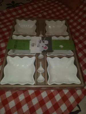 طقم أدوات طعام كامل - بحالة ممتازة