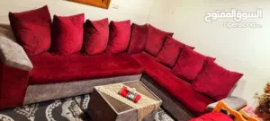 للبيع طقم كورنر تفصيل راقي مستعمل بحالة الجديد استخدام شهرين خشب فخم قماش مخمل سوفت لونين خمري وسلفر