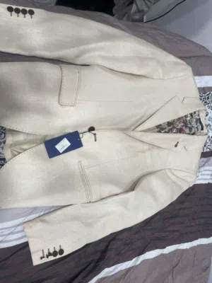 جكيت بدلة غير مستخدم اليبل مو مشيول جديد 100% غير ملبوس