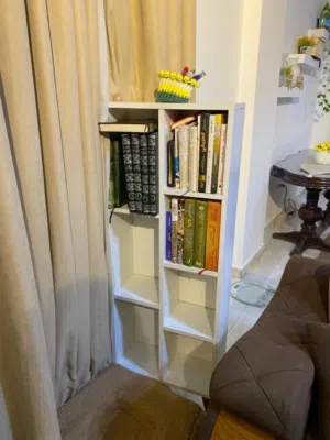 مكتبة خشبي هندسي 7 مكعبات