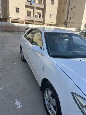 سياريتن كامري للبيع بزجاج الوكالة