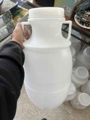 متوفر دبيات من 3 لتر إلى 15 لتر اكبر حجم نوعيه اصليه ممتازه ومرتبات جميع الأحجام ب اسعار رمزيه