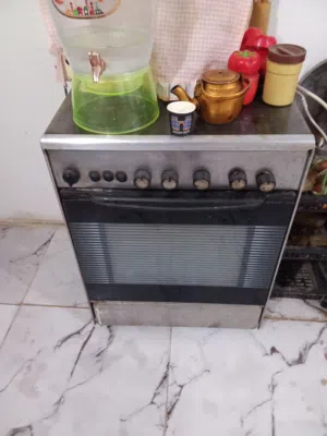 اثاث..بيت مستعمل للبيع طباخ وثلاجه و كاونتر وسنك بابين..سبلت طن ونص ماركه توسوت و بلازمه حجم 32..
