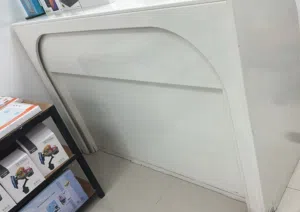طاولة محل هواتف