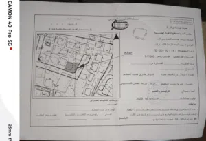 قطعة أرض مساحتها 582متر مربع داخل المخطط مقام عليها منزل تسعيني دورين مساحة المسقوف 230 متر لكل دور