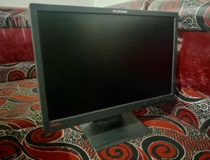 شاشة lenovo نظيف جدا للبيع