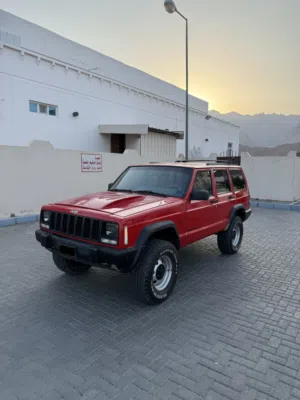Used Jeep Cherokee in Al Dakhiliya