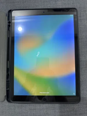 Apple iPad 128 GB in Hawally