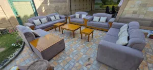 طقم كنب فاخر بحالة ممتازة للبيع قابل للتفاوض