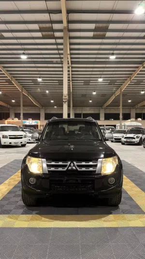 Mitsubishi Pajero 3.8 Top line GCC ميتسوبيشي باجيرو خليجي صبغ وكالة