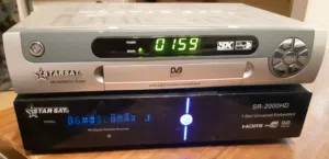 2 ريسيفرات ستارسات مستعملات و ملحقات للبيع