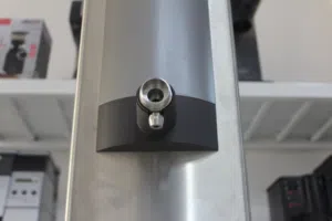 سخان مياه كهربائي (Commercial Hot Water Boiler/Dispenser) يُستخدم عادةً في المقاهي، المطاعم، والفناد