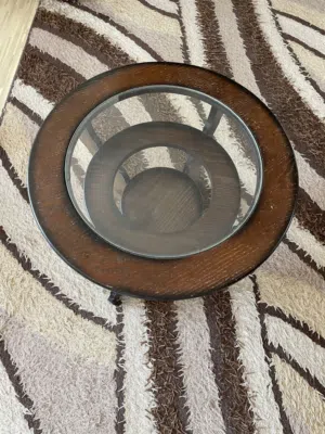 طاولة أنيقة بتصميم عصري مميز