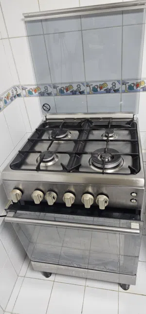 Italian Bombani 4-Burner Gas Stove – Excellent Condition