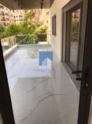 شقة فاخرة للبيع في الجاردنز - قرب قاضي القضاة طابق ثاني 225م تشطيب سوبر ديلوكس لم تسكن