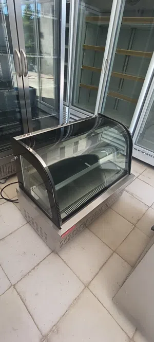 ثلاجة حلويات