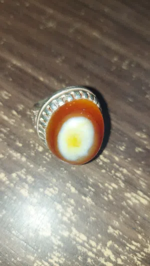 خاتم فضه حجر عقيق عين صريح (مشمشي عين بيضاء صريح)                                                  .