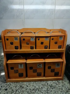 طقم للسكر والشاي والقهوه والبهارات من الخشب 7قطع 3 حم كبير و4حجم وسط مع حمالتهم