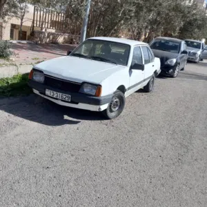 اوبل اسكونا موديل 1985