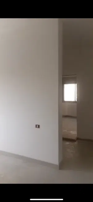 شقة خدمية تشطيب جديد في زاوية الدهماني