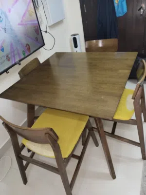 Dining table Still Good Condition
