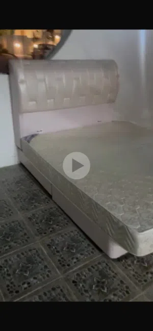 سرير كوين مع الفرش للتبرع مجاناً