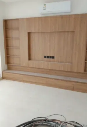 نجار ابواب خشبيه وديكورات الرياض تركيب وصيانة وتعديل الأبواب الخشبية