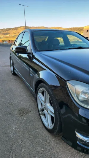 مرسيدس c200 بحاله الوكاله 4 جيد