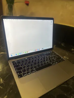 } MacBook Pro 13-inch للبيع   • Intel Core i5 Quad-Core   • RAM 8GB   • Storage 128GB   • Retina D