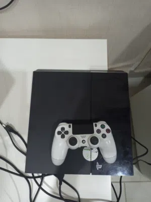 بليستيشن 4 فات مع قير و جميع الوايرات بدون شاحن القير