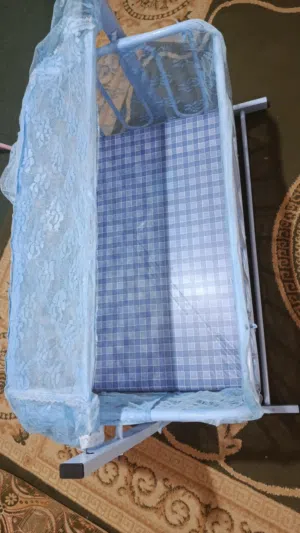 سرير اطفال حديد هزاز
