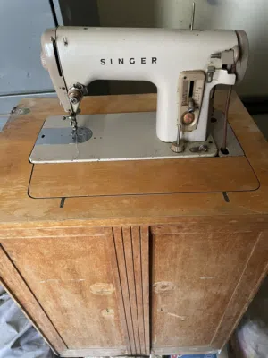مجموعة انتيكا لماكينات خياطه سينجر قديمة ومميزه