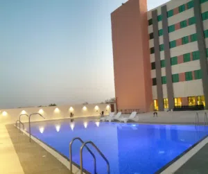 تدريب كاراتيه وسباحه وكره قدم وأنشطة علميه وعملية وتحفيز الأطفال على الرياضة وتعليم الأنشطه الرياضية