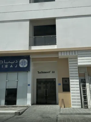 مكتب للإيجار مميز، 57 متر مربع، الخوض السابعة،مباشر على شارع مزون مركز الجامعة للأعمال الخوض السابعة