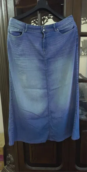 جيبة من mango مقاس كبير تلبس ل120 كيلو استعمال خفيف السعر 500 جنيه من اصل 2500