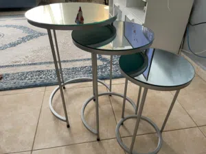 طاولة شاشة و طاولة سيرفيس
