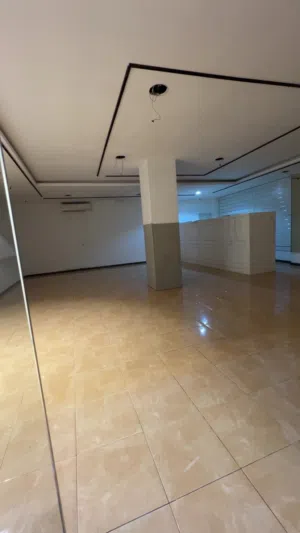 محل 100 متر للايجار في طريق الشوك