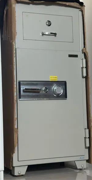 تجوري كبير جدا