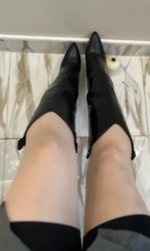 Elegant Black Long Boots – Sharp Pointed Toe – Size [38-39]