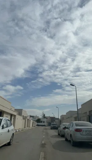 للبيع منزل هيكل جاهز  الموقع طريق:  البيفي امتداد طويق البيفي بالقرب من تقاطع أربع شوارع الجلدية