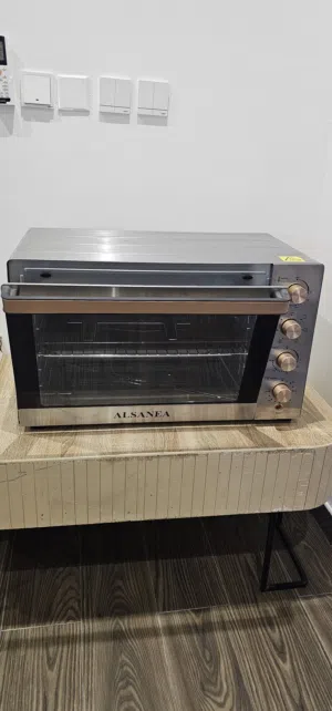 فرن كهربائي غير مستعمل بحالة ممتازة