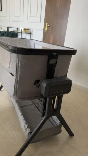 سرير طفل هزاز الكتروني