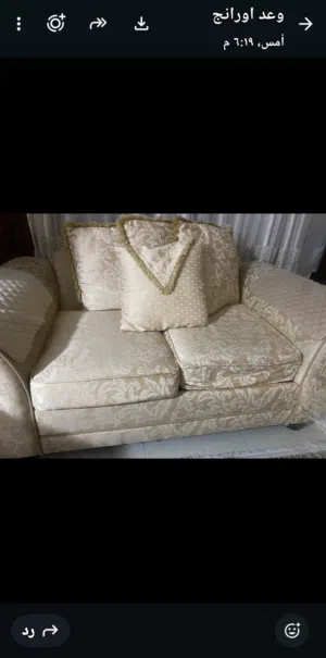 طقم كنب وطاولة