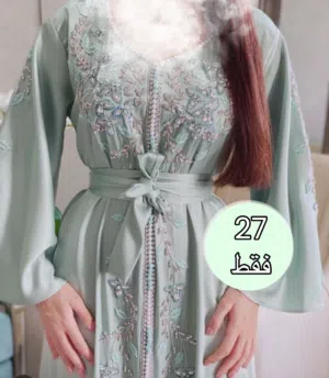 تم تخفيض السعر قفطان مغربي بلون مميز بحالة ممتازه جداً