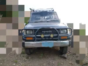 سيارة برادوا 90وكالة مكينة مغيربترول 2004  جيرعادي اربعة بسطون ودبل