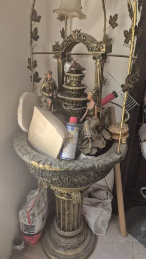 نافورة ماء وعربة