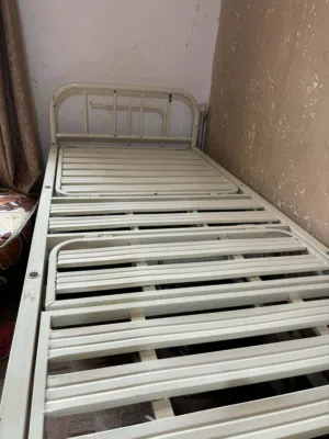 تخت طبي مستعمل