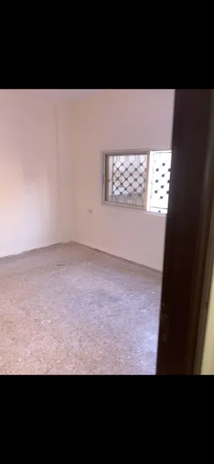 شقة للايجار مساحة 100م طابق 4 في جبل النزهة مقابل شارع الاستقلال شارع رقية بنت ثابت عمارة رقم 20